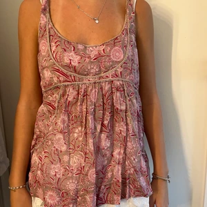 Y2k blus - Super söt y2k inspirerad blus. I storlek S🤍