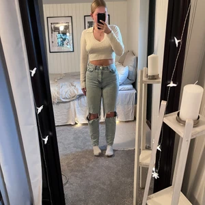 Jeans från ginatricot  - Storlek 34 100kr Köparen står för frakten, kan mötas upp i och runt Falun 