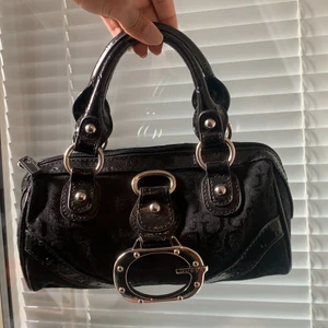 Guess väska - Säljer då den inte används☺️