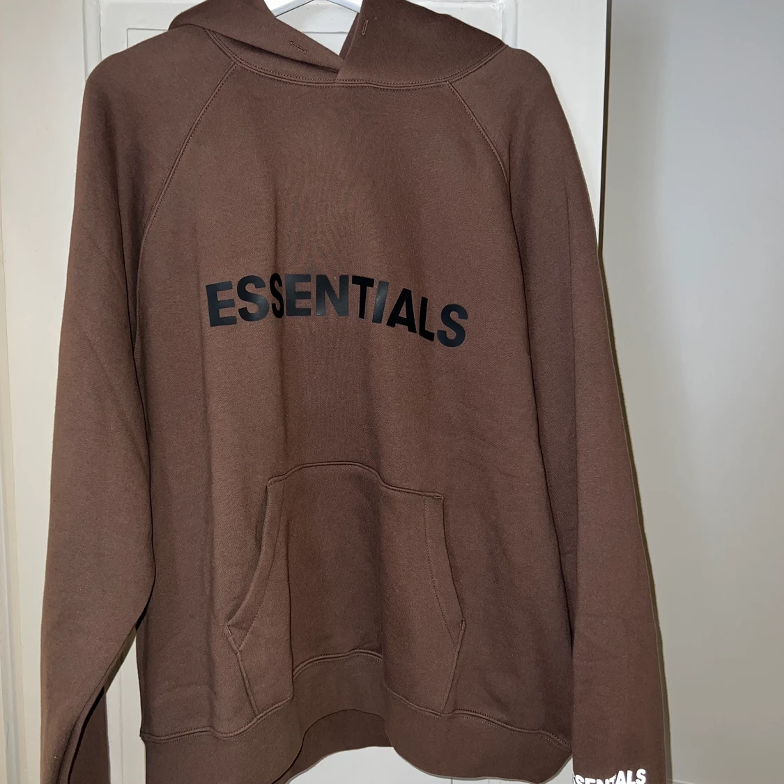 essentials hoodie brun - 90