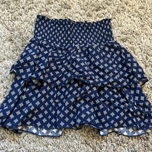 Kjol, H&M - En söt kjol från H&M. Säljer pga för liten