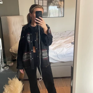 Jacka  -  Jacka från zara i nyskick 