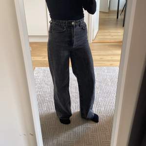 Säljer mina vida jeans från Gina Tricot! Använda ett tag men i väldigt bra skick!!💕