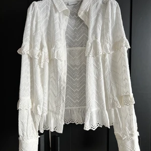 Spetsblus från VILA - Storlek 38 Oanvänd