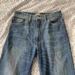 Jättesnygga högmidjade Acne Jeans i storlek 30/34!! Köpt på second hand i Stockholm