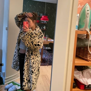 Leopard  - FANTASTISK leopard i perfekta färgen. Gammal från hm. Unik! Intressekoll!!! Vad hade ni velat ge ?❤️