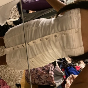 Klänning  - Super fin väldigt mondänt fina knappar⭐️ Från GinaTricot haft den länge men har inte användan så många ånger💕 suger fin klängig 