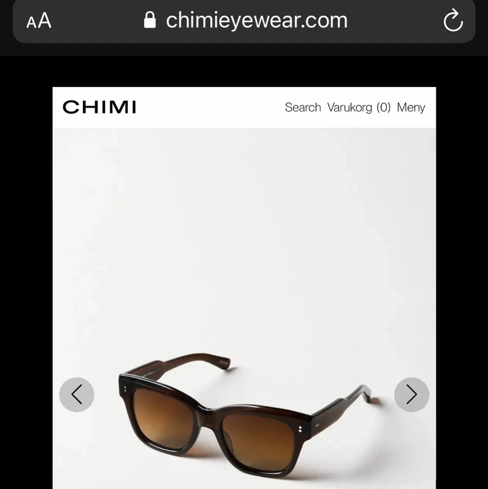Ska sälja mina Chimi-Solglasögon i modellen 07 färgen Brown! Dem är använda fåtals gånger och är i fint skick! Box medföljer! Skriv för frågor! Köpta i augusti för 1200kr. Accessoarer.