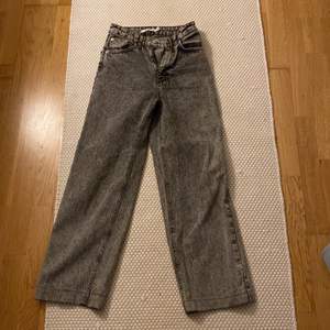 Extremt fina NAKD jeans som jag tycker mycket om❤️ de är i bra skick och inte används så mycket ❤️ jag säljer dessa pga av att dessa är lite för små för mig och har dessutom inte kommit till användning❤️ säljer dessa för 250❤️