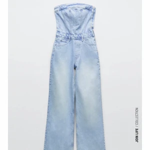 Byxdress i jeans  - Trendig byxdress från Zara. Helt slutsåld. Använd 1 gång. Storlek S 💙