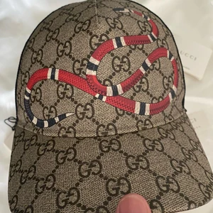 Gucci keps  - Gucci keps köpt på END CLOTHING  Skick 9/10 Storlek M