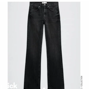 Säljer dessa mid Rise jeans - Säljer dessa jeans från zara i mid Rise som är slut i sorimentet , skriv för egna bilder så skickar jag. Nästan helt oanvända och i bra skick. Skulle säga att färgen är grå- svart.  Köpta för 400 men säljer för 190 + frakt 