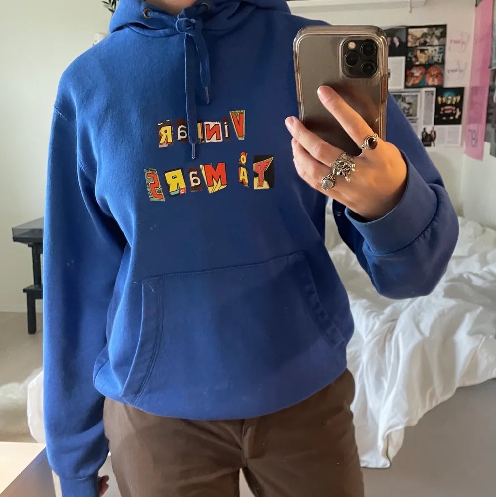 TRYCK INTE PÅ KÖP NU!⚠️ As snygg hov1 hoodie som är sparsamt använd så fortfarande väldigt mjuk på insidan 💙 Kan posta (köparen står för frakt). Hoodies.