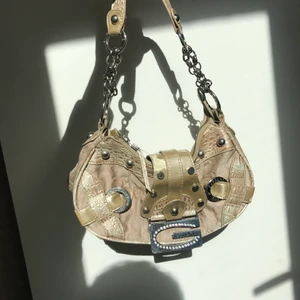 gusacci väska  - supersöt gussaci väska! några slitningar men ingen man tänker på💗💗