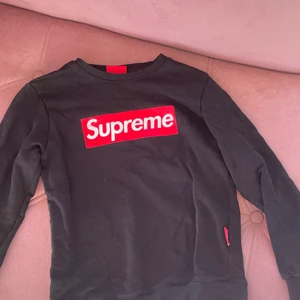 Suprem tröja  - Försvunnit lite på texten men annars bra 