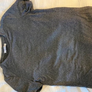 Glittertopp från zara  - Säljer denna snygga topp rån zara. Bästa festtoppen. Använd kanske 3 gånger så väldigt bra skick! 💗