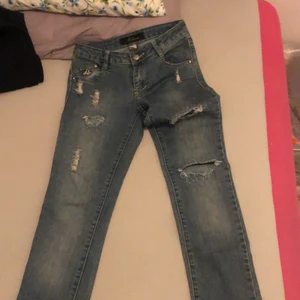 jeans  - vet inte riktigt vad det är för märke men de passar inte mig längre så tänkte sälja de 