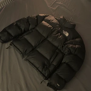 The North Face jacka - Säljer min north face jacka i nästintill nyskick. Perfekta vinterjackan! Hör av er vid frågor😊😊