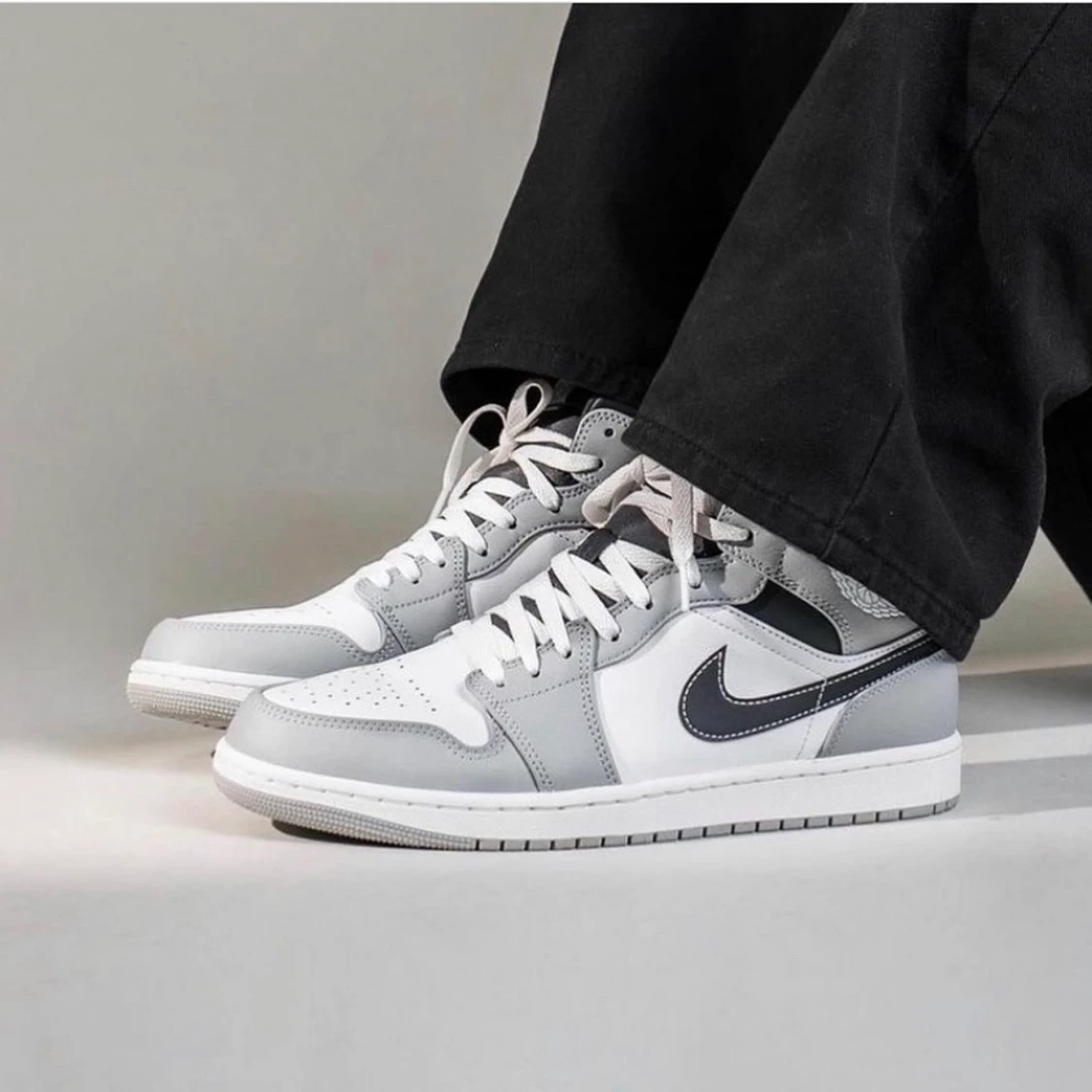 JORDAN 1 MID LIGHT SMOKE GREY ANTHRACITE - 90