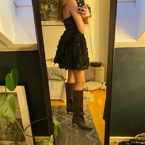 Cocktail klänning - Säljer denna sjukt snygga cocktail klänning från asos! Använd en gång, skriv privat om du är intresserad!