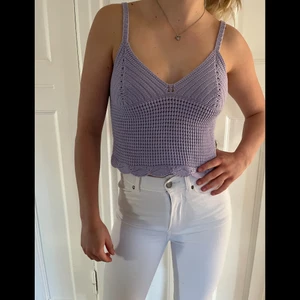 Virkad topp - Snyggaste!!Sötaste😍sommar toppen💜Ljuslila virkad topp i storlek xs. Jag som har på mig den är xs/s i vanliga fall✨Slutsåld🤨men här finns den o är endast provad🤩