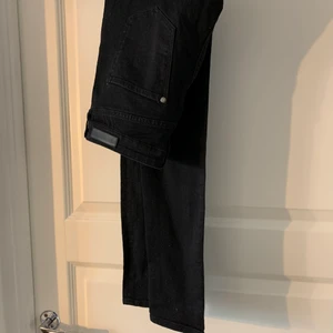 Skinny jeans H&M - Skinnyjeans från H&M, perfekt för castings och CV bilder! Är absolut öppen för prisförslag, kan mötas upp i Stockholm och det är bara att skriva för fler bilder!!