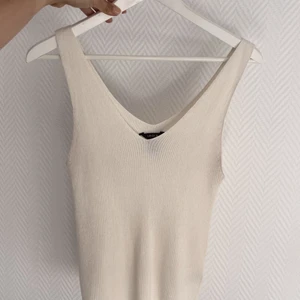 Linne - Stickat linne från Lindex. Stl M. Använt en gång! I nyskick!