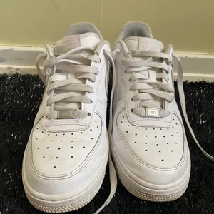 Nike air force - köpta i england några år sen men blivit för små, de e lite skadade inne men användbara