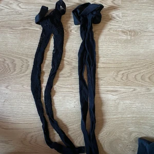 Fishnet - Säljer dessa fishnet tightsen då jag inte använder dom, de e som nya eftersom de e oanvända men de e lite håriga av katthår eftersom de legat i en låda rätt länge men kan försöka rolla bort så mycke som möjligt. Båda för 30kr eller 1 för 20kr 