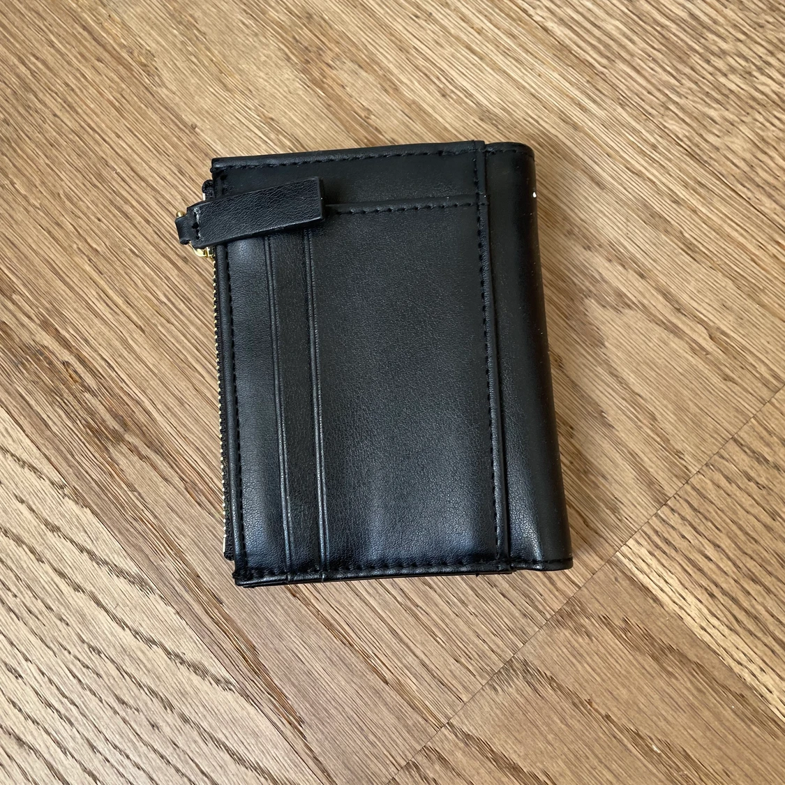 Svart plånbok från Monki - 91