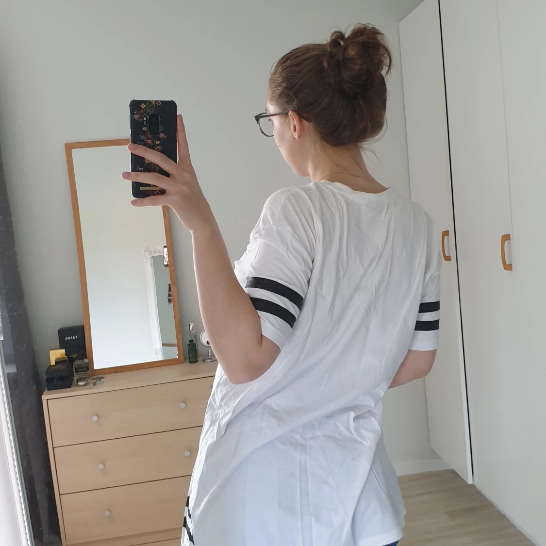 Vit t-shirt med siffertryck - 90