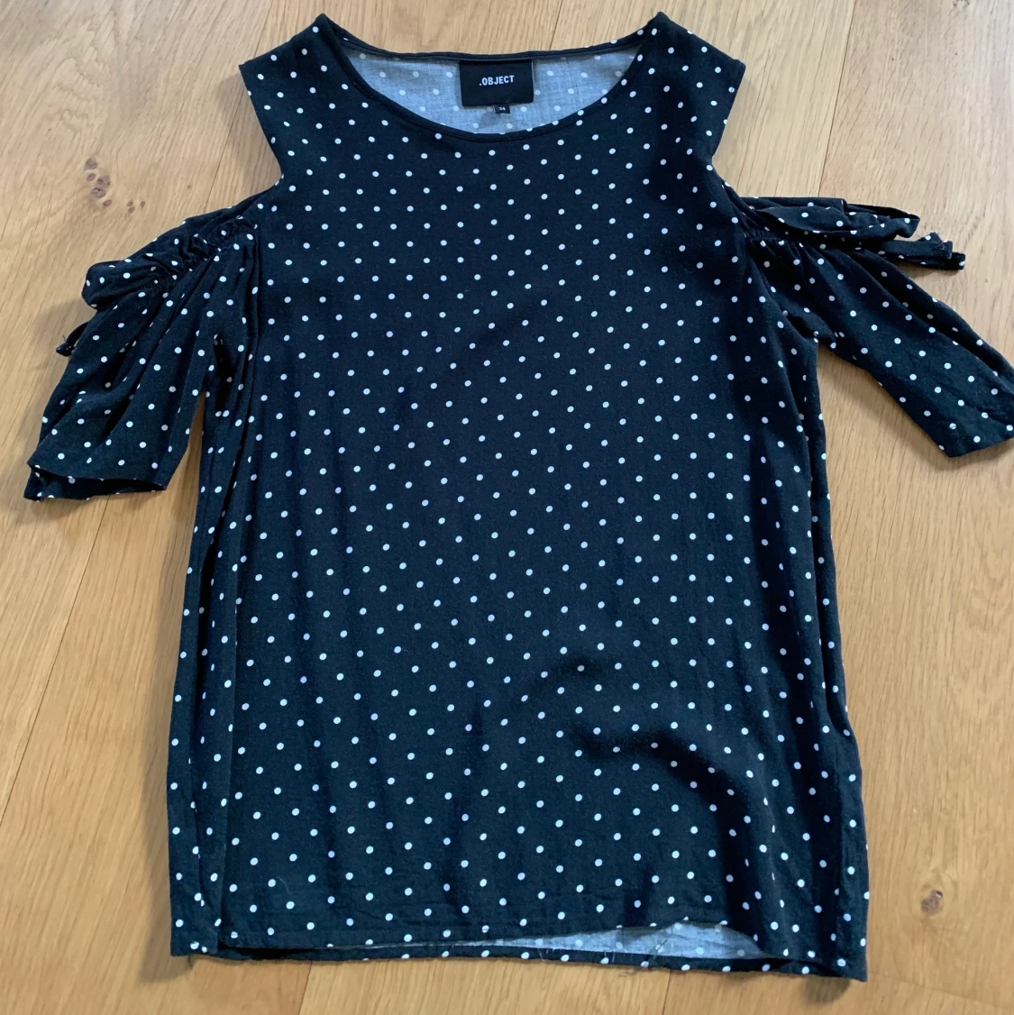 Prickig kortärmad tröja från Object - 90