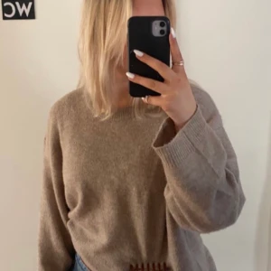 Beige tröja - En jätte fin beige tröja från lager 157 som tyvärr inte kommer till andvändning. Skriv i privat chatt för fler bilder💕