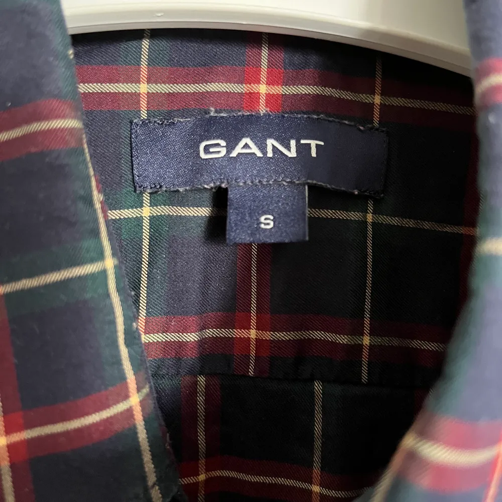Använd en gång! Gant skjorta storlek small. Samfraktar gärna!. Skjortor.