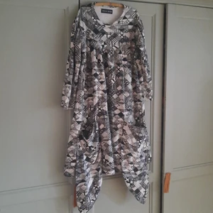 Wood Wood Klänning i trikå - Bra skick,storlek M ,stora fickor som detalj