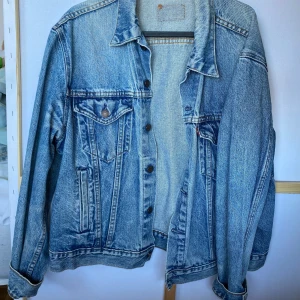 Levis Jeansjacka  - Levis jeansjacka, knappt använd. Large