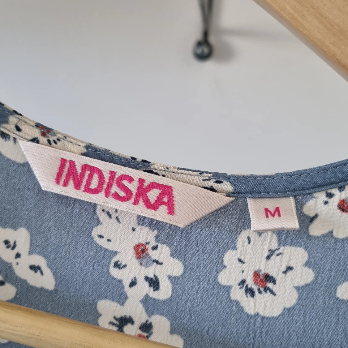 Blommig klänning stl M - 90