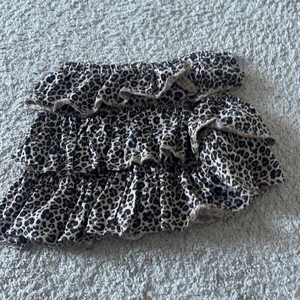 ‼️lejopard volangkjol‼️ - 🌺säljer denna jättefina kjolen perfekt till sommaren i storlek 134/140🌺