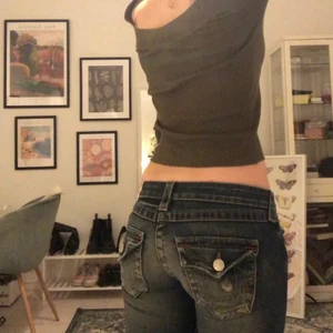 True religion jeans - Säljer mina true religion jeans! Storleken är 26 och passar XS. Skriv privat om du har frågor eller vill köpa❣️