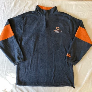 Chicago Bears fleecetröja  - Fleecetröja NFL riktigt fin färg kombo o perfekt skick. Importerad från USA. Ingen storlek på lappen, men sitter som en L.