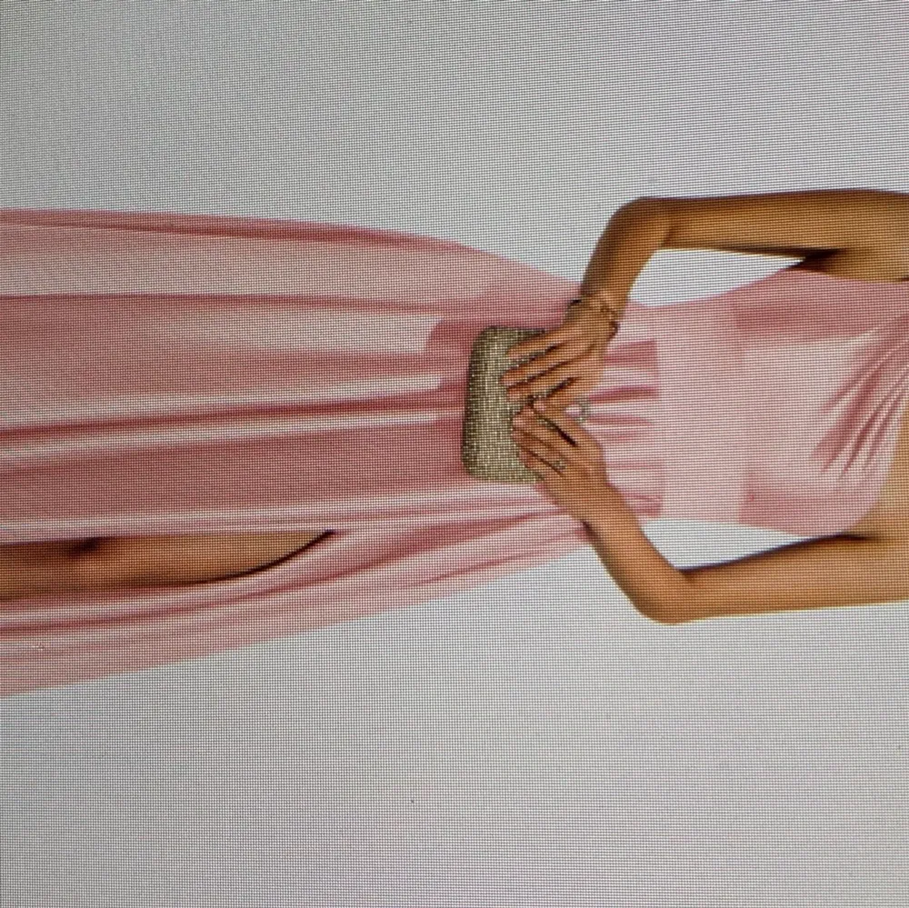 Så himla fin balklänning i världens finaste färg. 😍😍 Köpt på jjhouse, modellens artikel nummer är #187201 i färgen pearl pink.  Har många fler bilder bara att fråga! Endast testad och inga fel på klänningen. Priset kan diskuteras. Klänningar.