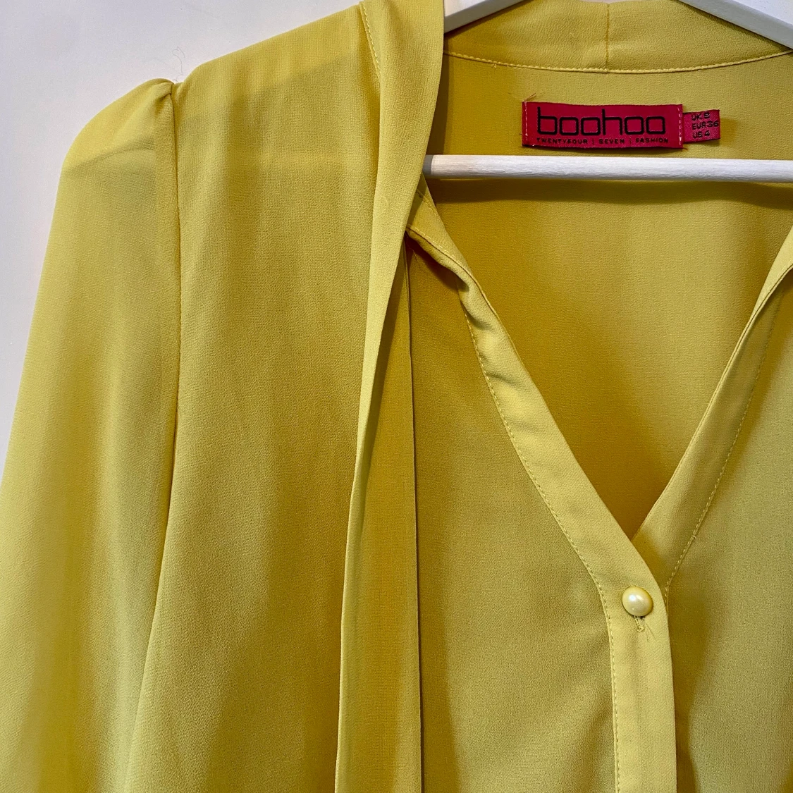 Gul blus från Bohoo - 90