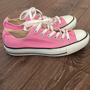 Converse skor - använda några gånger bara. Storlek 38