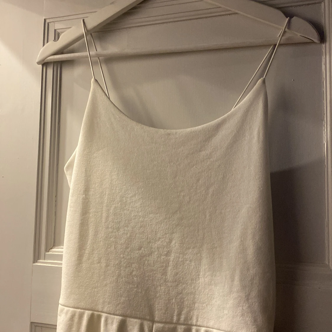 Byxdress i vitt  - 91