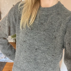 Tröja - En tröja med pärlor på! Storlek XS!