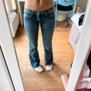 Disel jeans - En interessekoll på mina jättesnygga lågmidjade jeans från disel.💕 