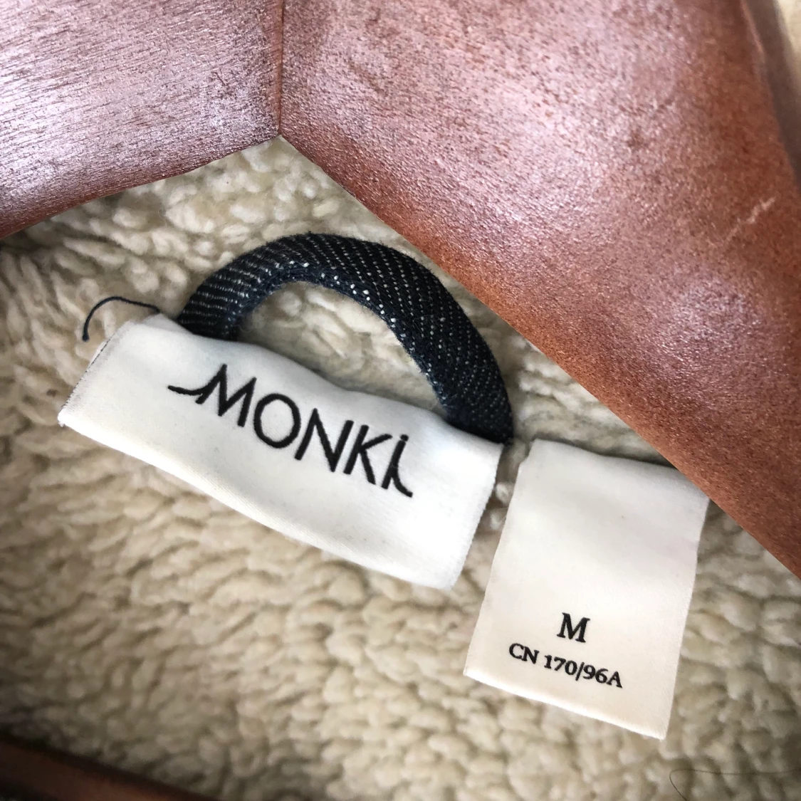 Monki - 90