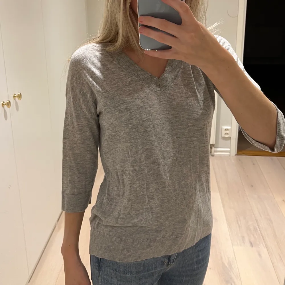 En supermjuk tröja i storlek xs från Massimo Dutti!❣️ Passar xs/s!. Tröjor & Koftor.