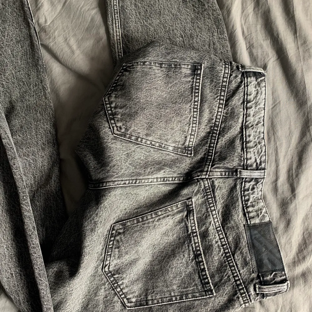 Så snygga gråa jeans. Nästan nya! . Jeans & Byxor.