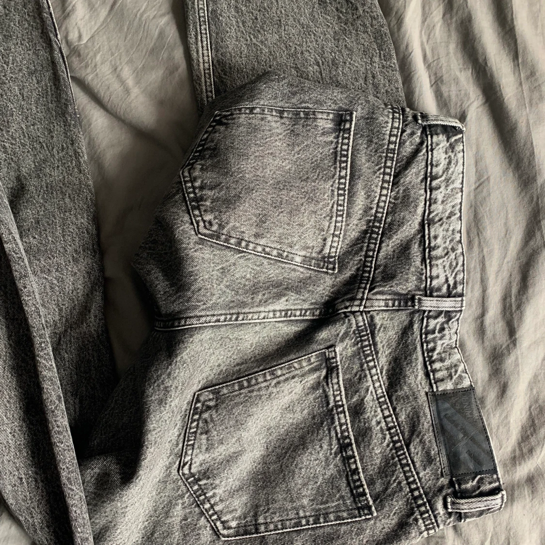 Gråa midrise jeans - 90
